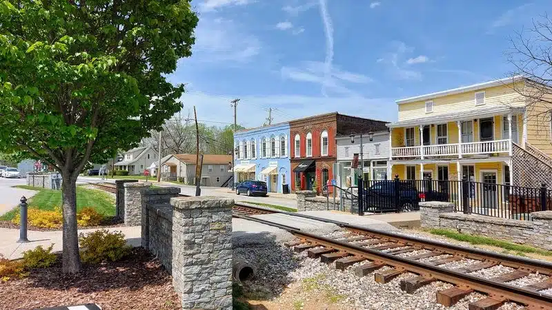Spend A Slow Afternoon Wandering The Shops And Cafes Of This Kentucky Horse Country Town 1 featured image 86b57f3736ef 64c86bddba4c